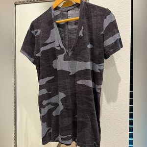 MONROW CLASSIC CAMO V NECK SIZE: L COLOR: DARK GREY (shirts sold separately)
